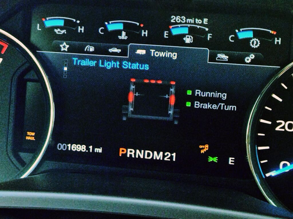 Smart trailer readout on 8" screen in instrument panel