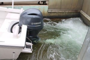 outboard engien running